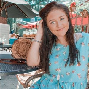 Meet your Posher, Andrea.